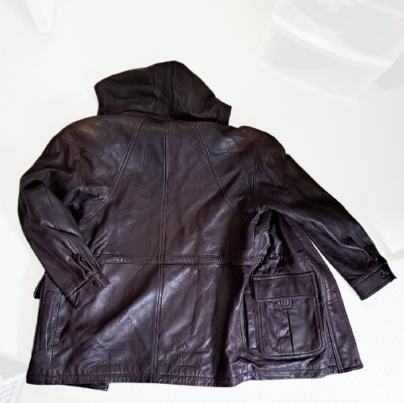 Canadian Made Leather coat with detachable hood. - Picture 7 of 10